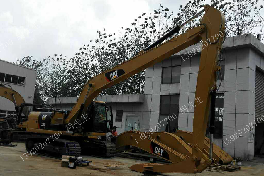 1631668531618781.jpg CAT320-JCB-AL-20210915-F-02.jpg